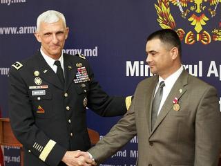 vitalie-marinuta,distinctie-militara-americana,galeria-internationala-a-celebritatilor,colegiul-de-comandament-si-stat-major-din-fort-leavenworth,mark-hertling,statele-unite,