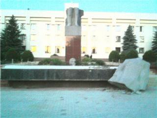 lenin,consiliului-raional-donduseni,lenin-demolat,