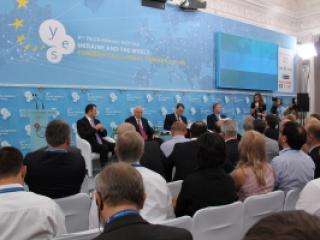 nicolai-azarov,radoslaw-sikorski,summit-ul-parteneriatului-estic,vlad-filat,