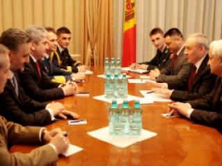 nicolae-timofti,ministrul-apararii-nationale-a-romaniei,gabriel-oprea,vitalie-marinuta,acord-interguvernamental-moldo-roman-cu-privire-la-cooperarea-in-domeniul-militar,